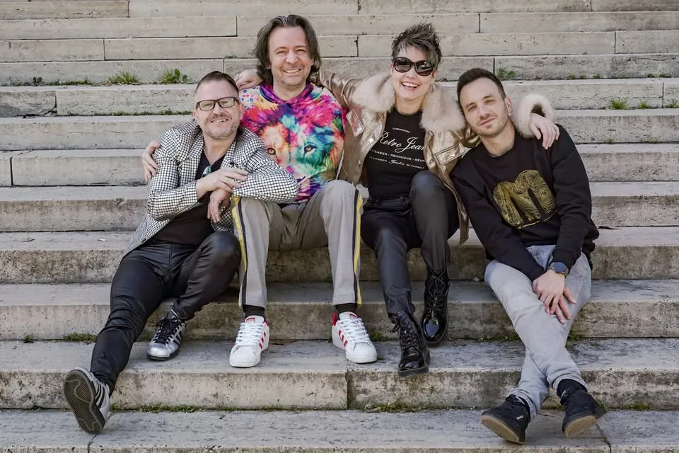 HIPERKARMA // KOBUCI, Support: Tim Atkins (UK)